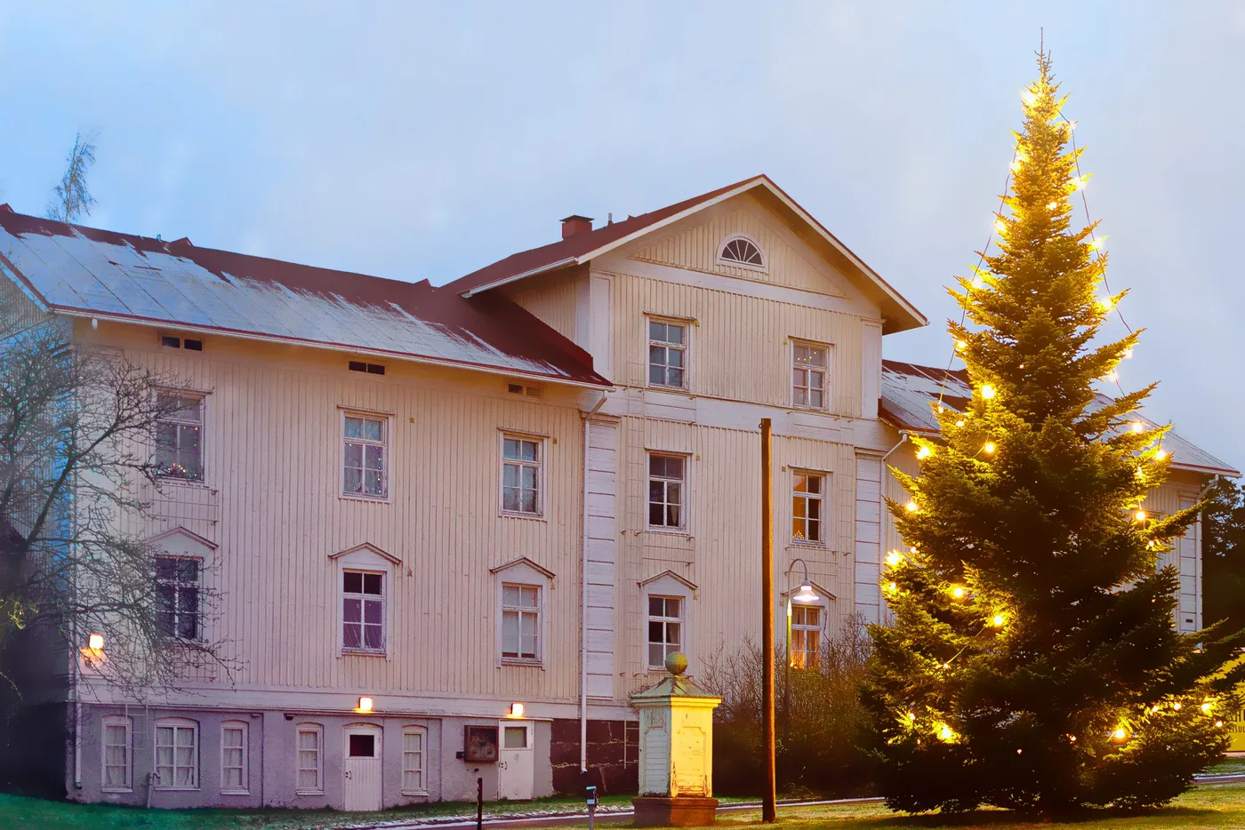 Karhulan Teollisuuspuistoyhdistys toivottaa kaikille: