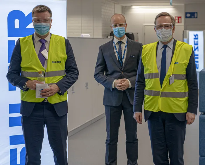 Ministerit vierailulla Sulzer Pumps Oy:llä